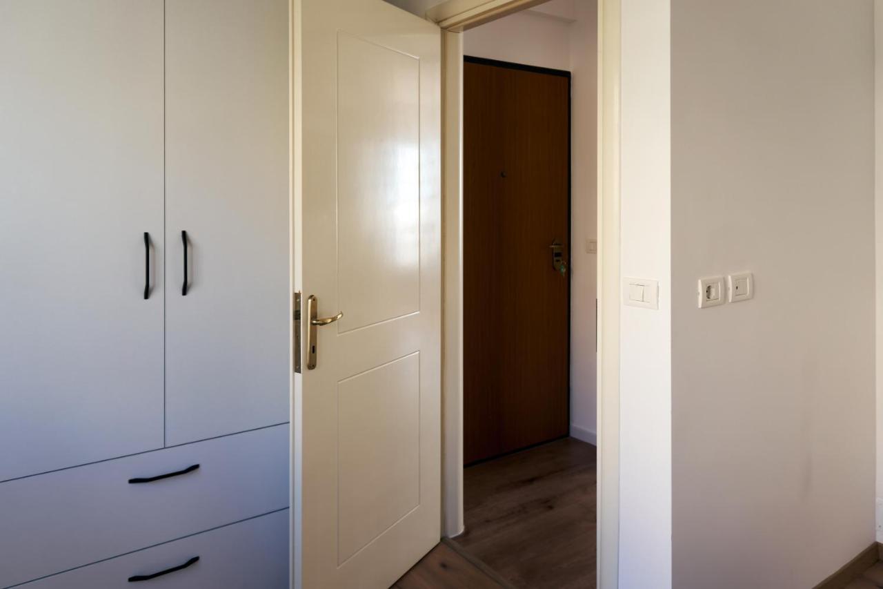 Central Beach Apartment Sarandë Esterno foto