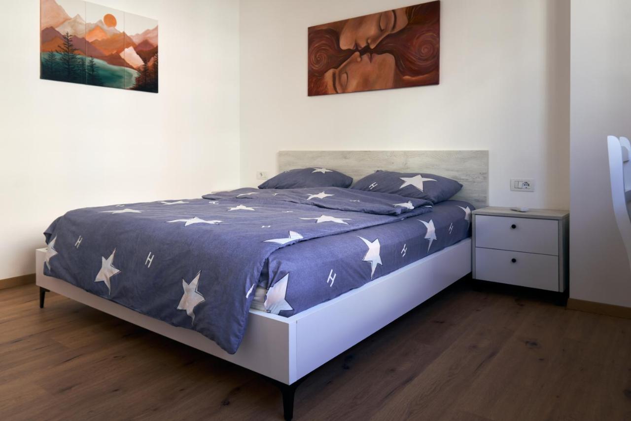 Central Beach Apartment Sarandë Esterno foto