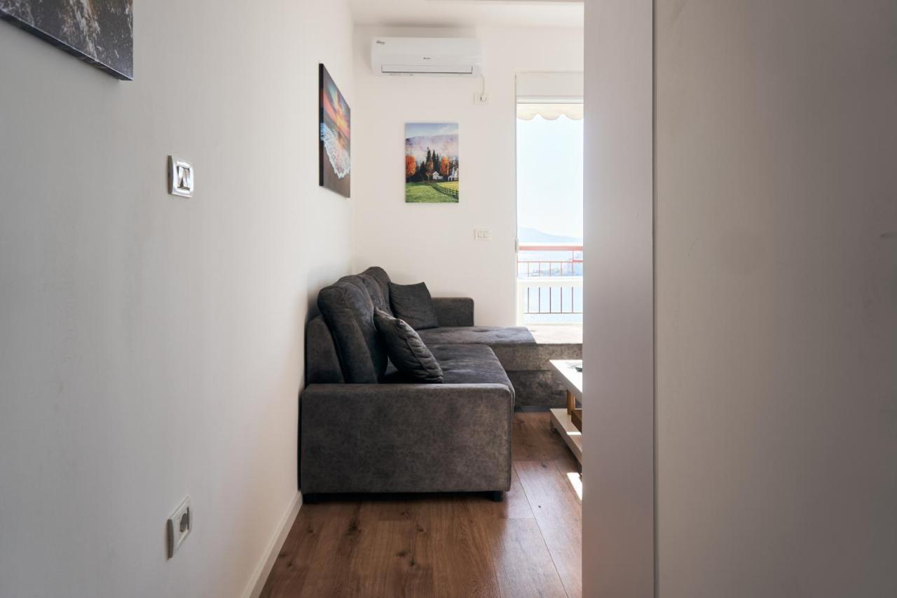 Central Beach Apartment Sarandë Esterno foto