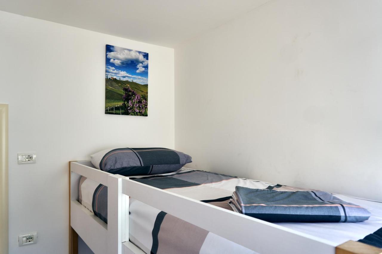 Central Beach Apartment Sarandë Esterno foto