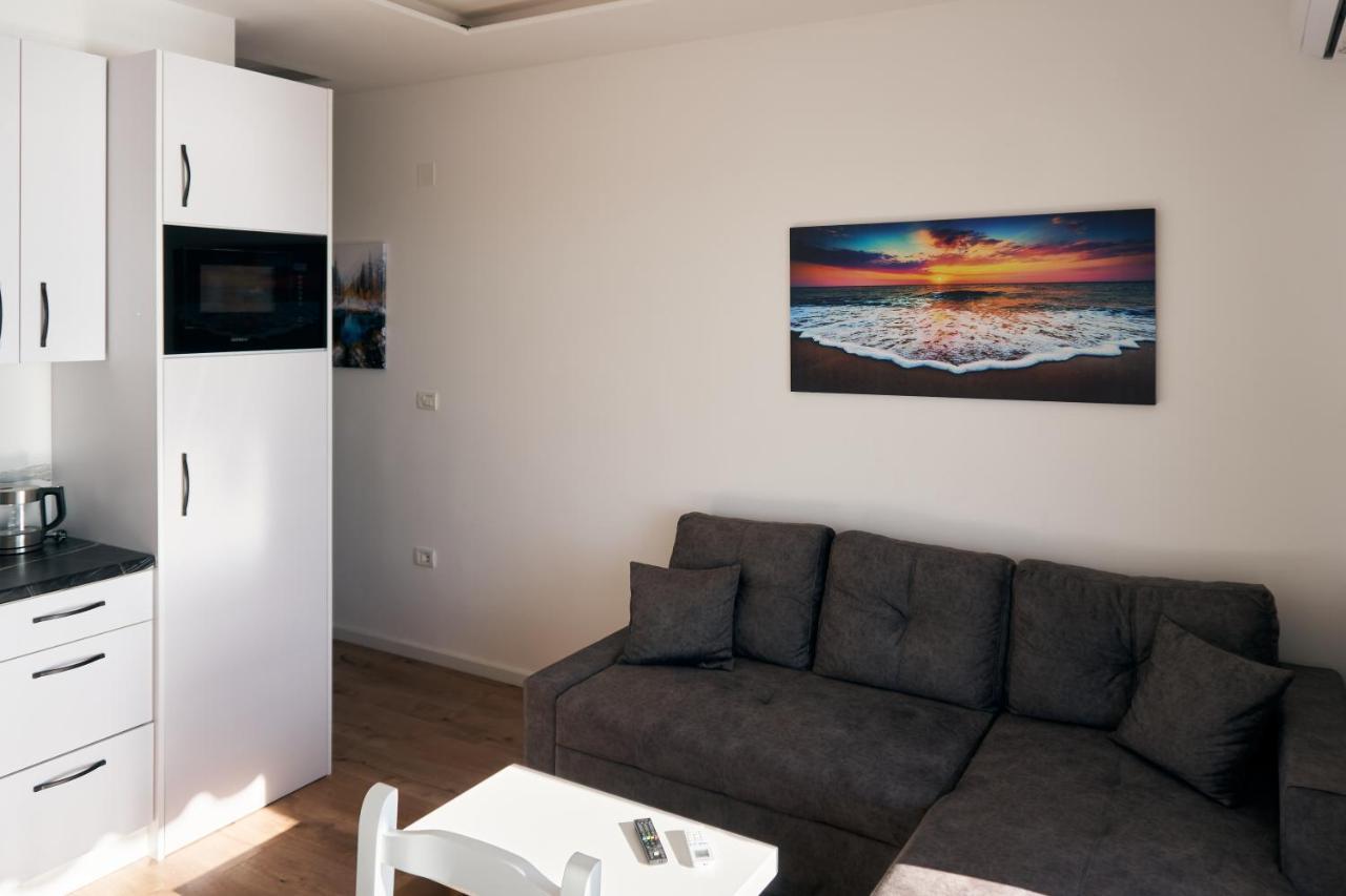 Central Beach Apartment Sarandë Esterno foto