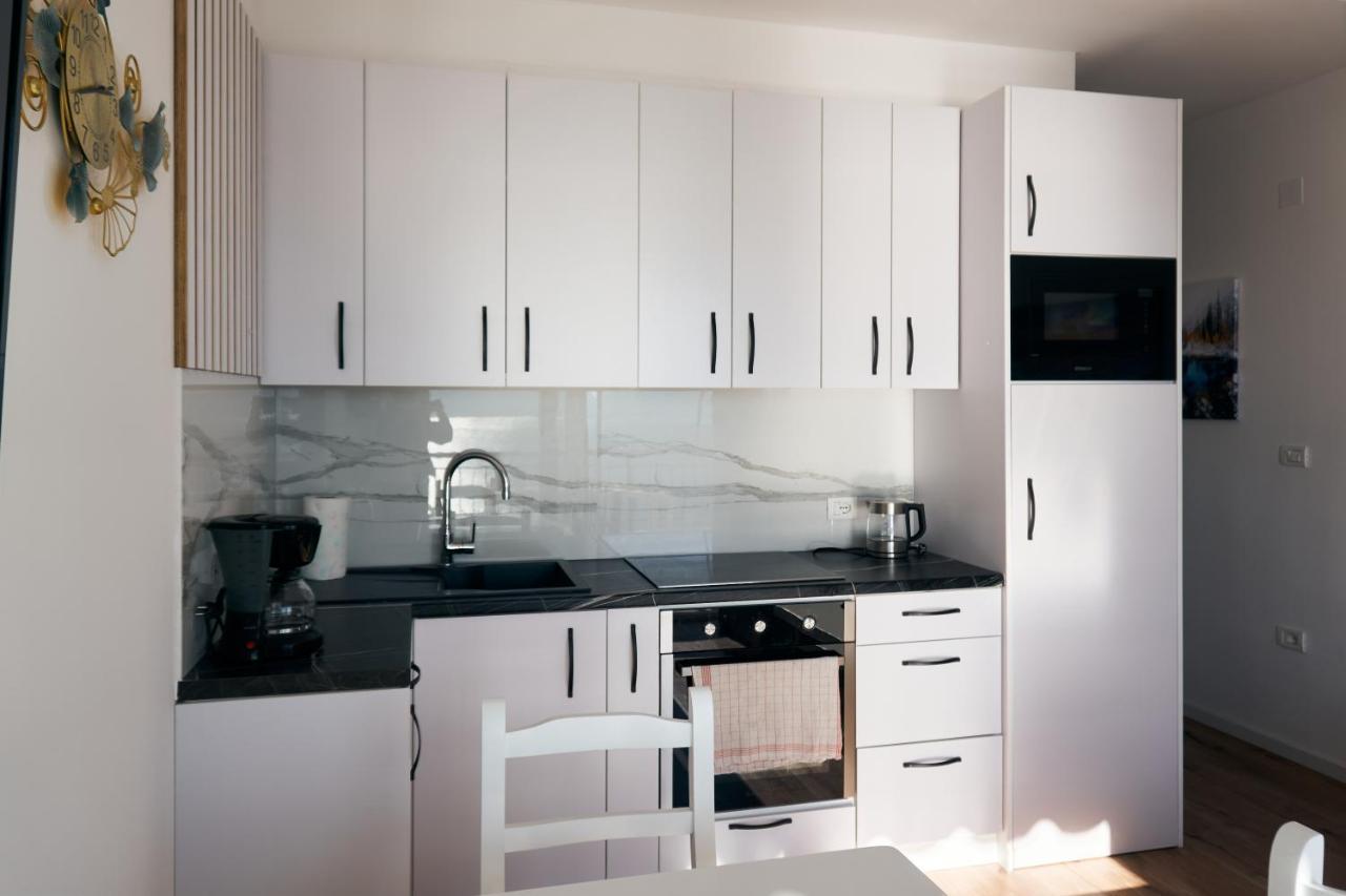Central Beach Apartment Sarandë Esterno foto